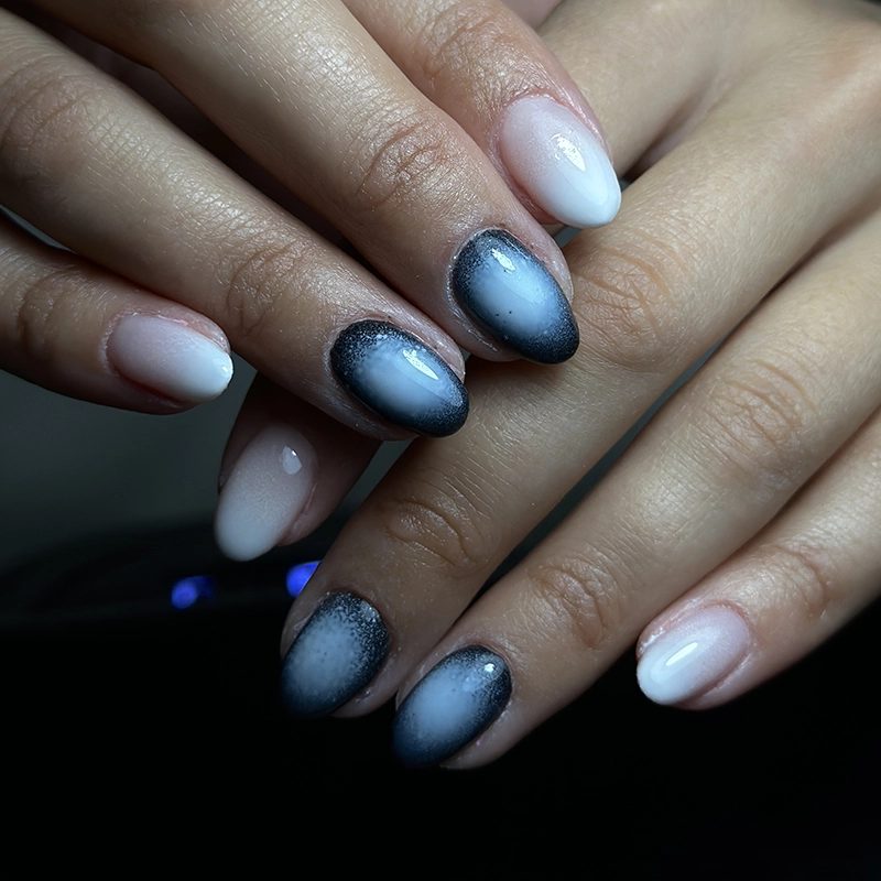 Manicura con esmaltado semipermanente.